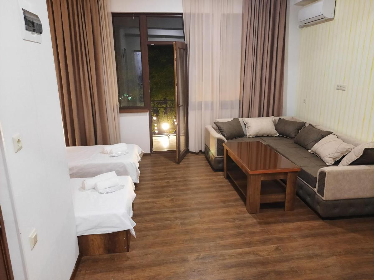 Hotel Goldenera Kutaisi Exterior photo