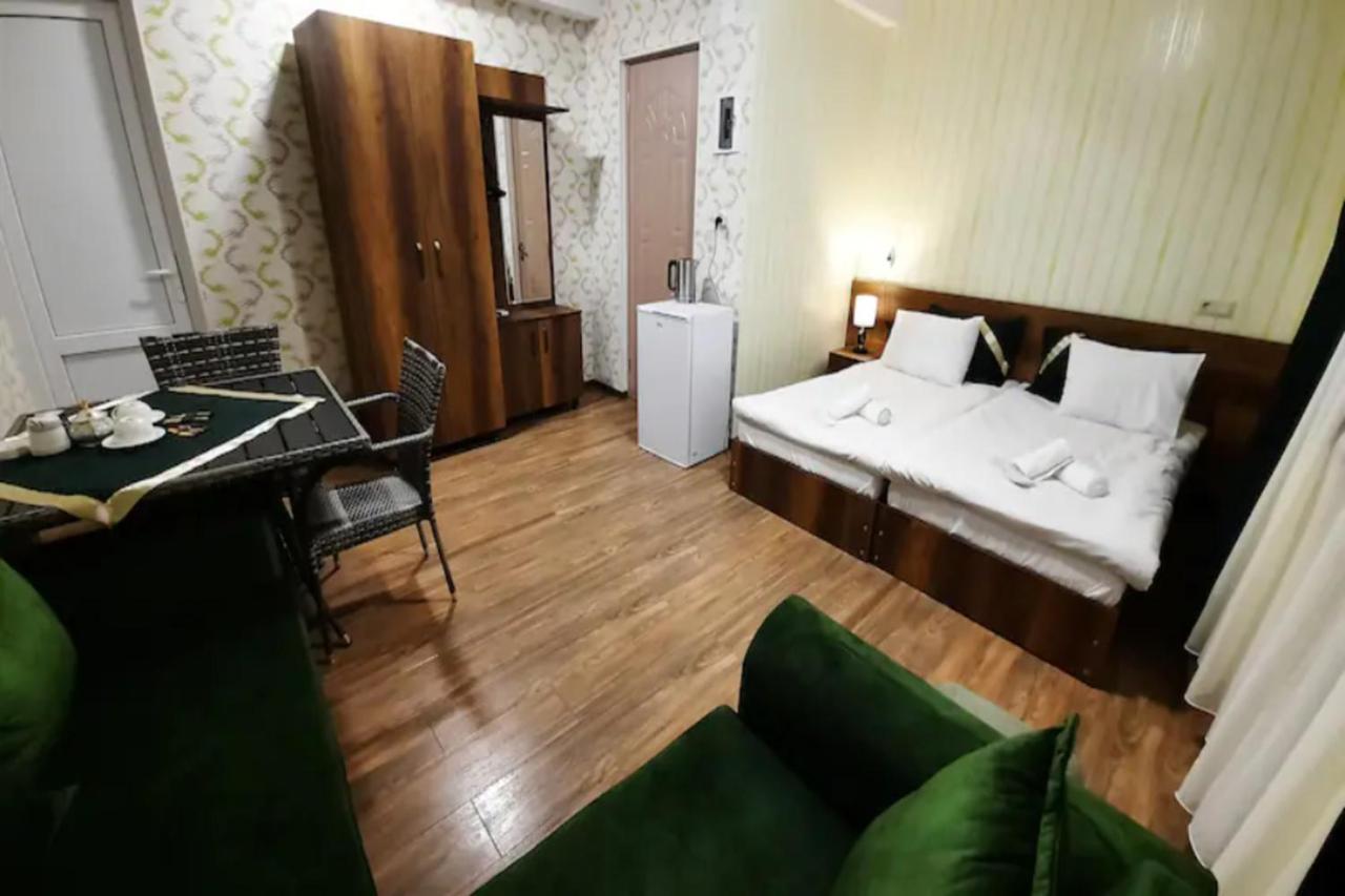 Hotel Goldenera Kutaisi Exterior photo