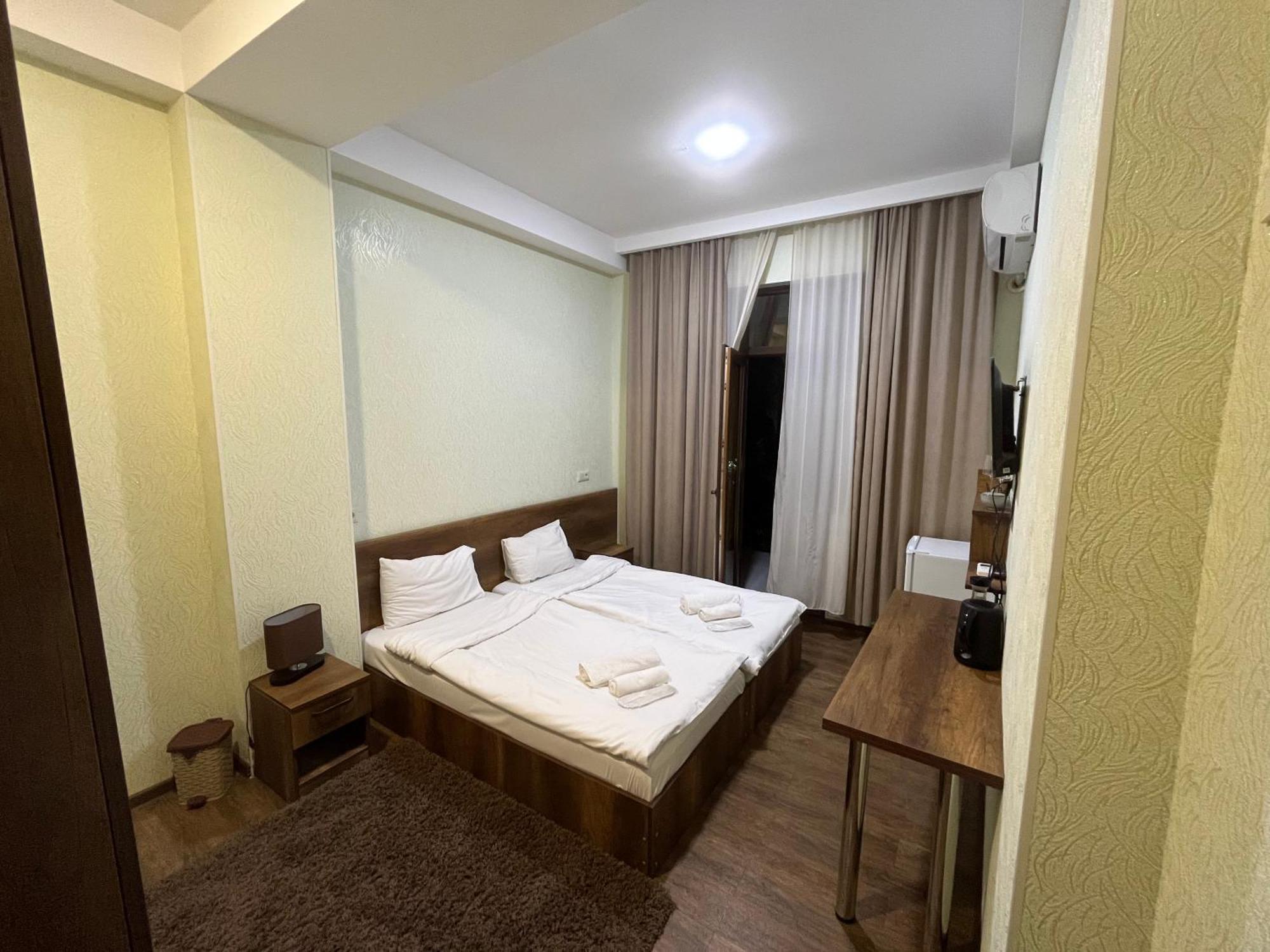 Hotel Goldenera Kutaisi Exterior photo