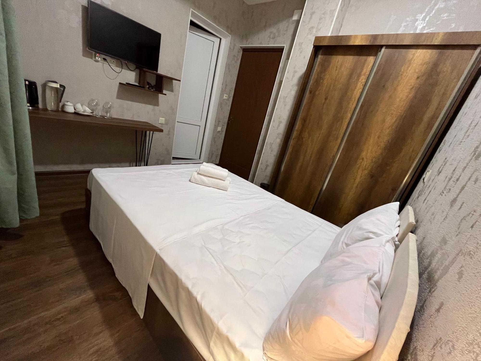 Hotel Goldenera Kutaisi Exterior photo